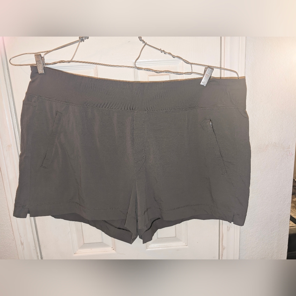 Athleta Women's Plus Size Gray Trekkie North Shorts